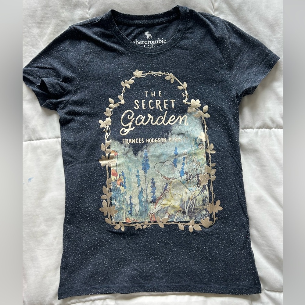 Abercrombie Kids Navy Graphic Tee with Gold The Secret Garden Logo Kids 11/12